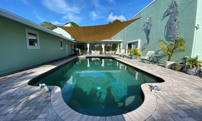 Seminole House | Paradise Awaits at Adult Only “The Green Room”