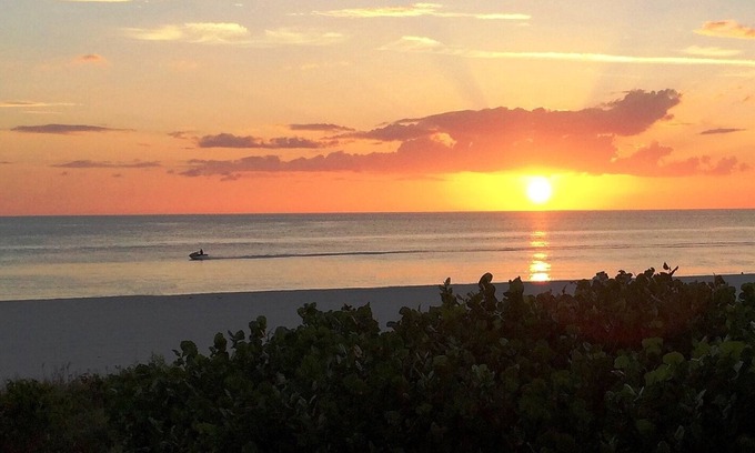 Marco Island Condo | ποΈ Paradise Beckons! 2BR 2BA Sea Winds Beachfront! ποΈ