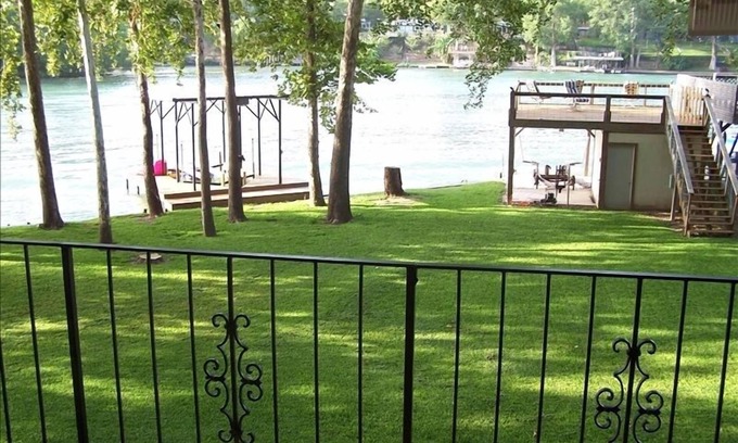 New Braunfels House | Paradise Haus at Lake Dunlap Waterfront Home on Lake Dunlap-Guadalupe River