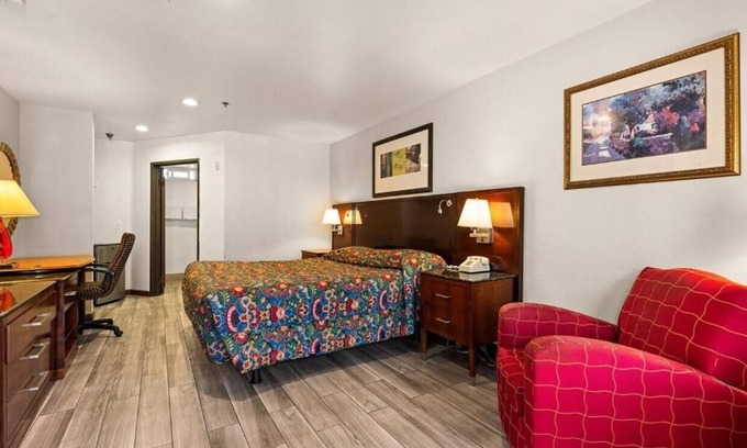Winnetka Hotel | Paradise Lodge - Canoga Park