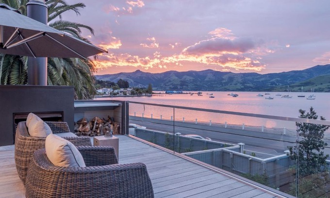 Akaroa Apartment | Paradise Palms - Akaroa Holiday Apartment
