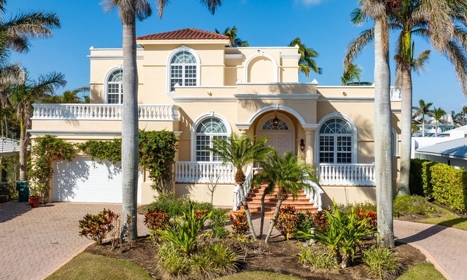 Connors House | Paradise Palms, Enjoy Serenity by the Sea