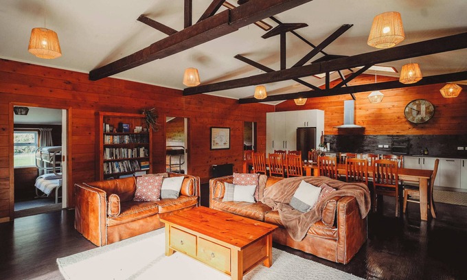 Rotorua House | Paradise Valley Lodge - The Lodge