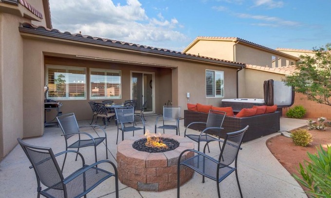 Santa Clara House | Paradise Village Resort 86 Private Hot Tub, Game System, Community Amenities, and more