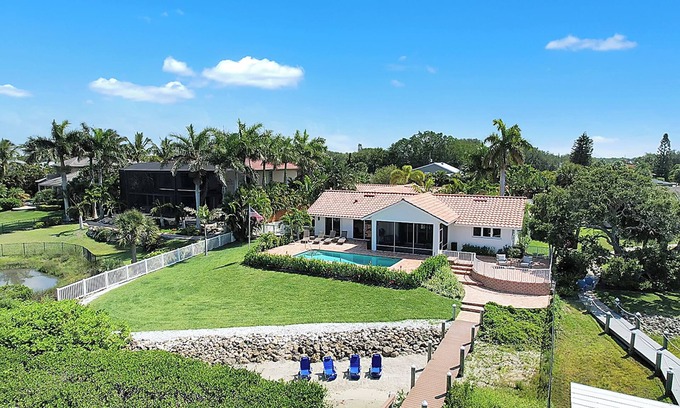 Sorrento Shores Villa | Paradise with a pool, pier and private beach area