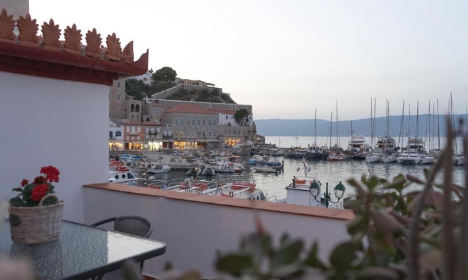 Hydra Apartment | Paradiso view