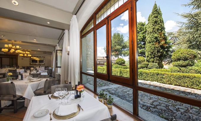 Old Town of Avila Hotel | Parador De Avila