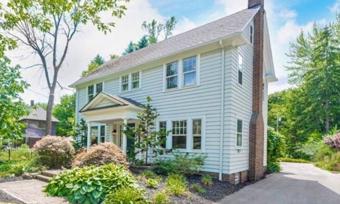 Cleveland House | Parker Lee Home-A Beautiful Retreat in a Busy City for the Professional Traveler