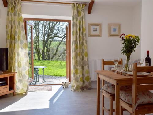 Llanybydder House | Parlwr - Uk11210