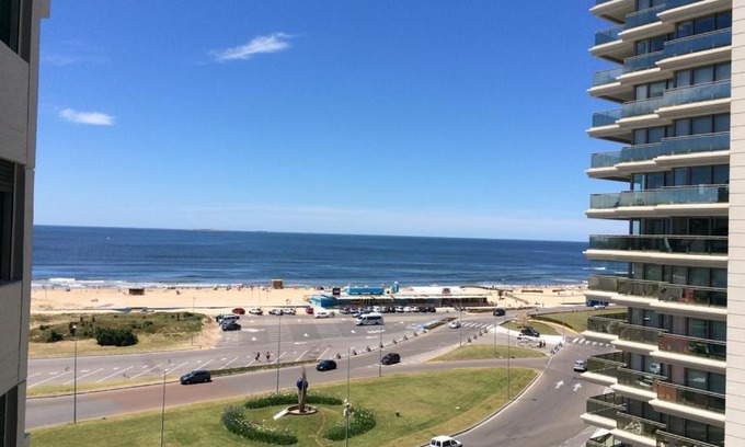 Punta del Este Apartment | Parquemar Center PRIMERA LINEA FRENTE AL MAR Piso 8 LOS DEDOS Garage y amenities