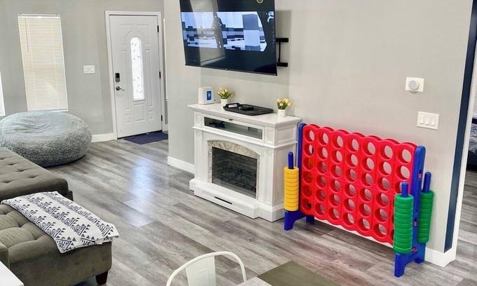 North Central House | Pasadena Retreat Walking Distance to Rose Bowl and Downtown.