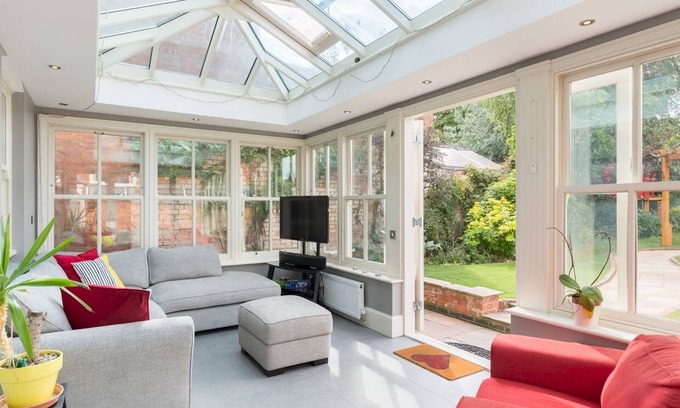 Kenilworth House | Pass the Keys | 4Bed Home in Kenilworth with Parking