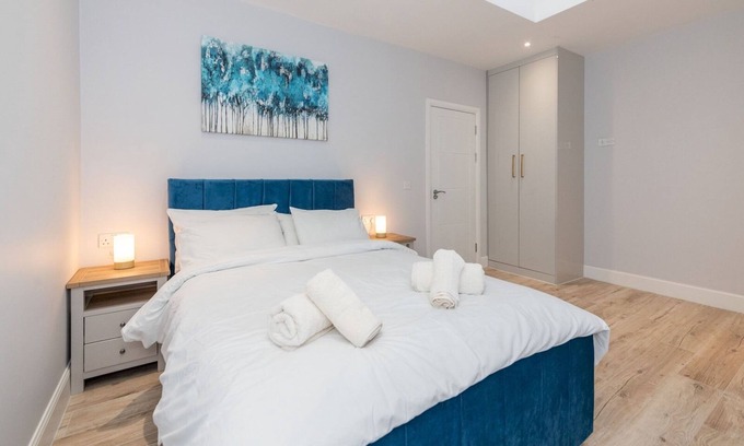 Reading City Centre Apartment | Pass the Keys | Brand-New & Trendy 2BR in the Vibrant Town Centre