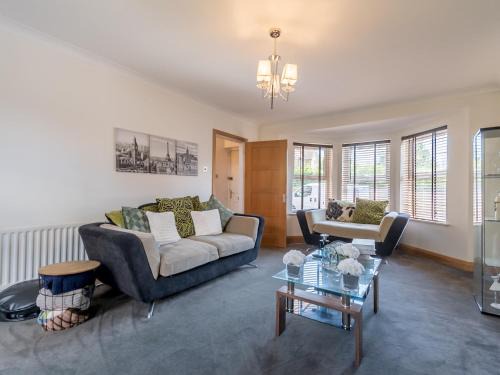 Basildon House | Pass the Keys Comfortable home Langdon Hills