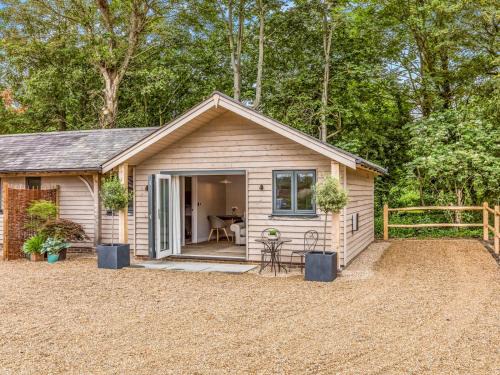 Funtington Apartment | Pass the Keys Delightful 1 bed lodge in South Downs village