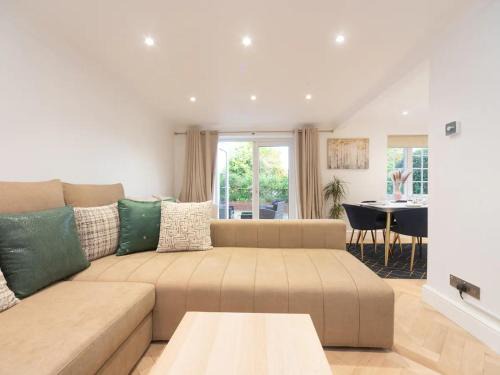 Sidcup House | Pass the Keys Gorgeous 4 BR House Near Station mins to London