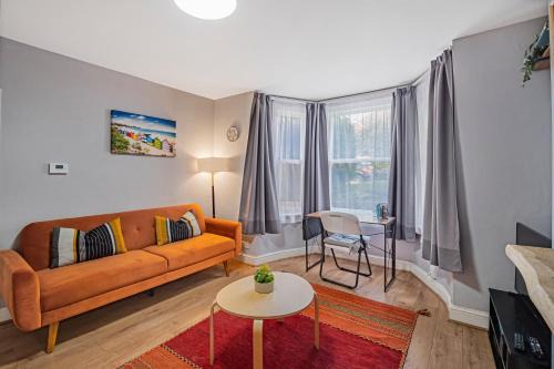 Thurlow Park Apartment | Pass the Keys Private Garden Apartment by Tulse Hill Station
