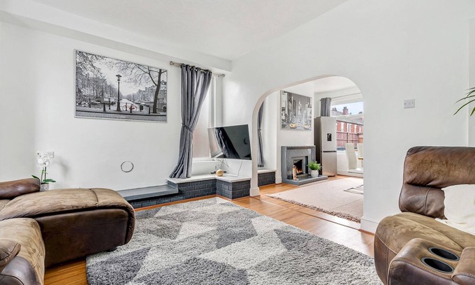 Levenshulme House | Pass the Keys | Spacious home near City Centre