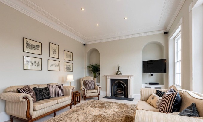 Shrewsbury House | Pass the Keys | Stunning Georgian town house in the centre of town