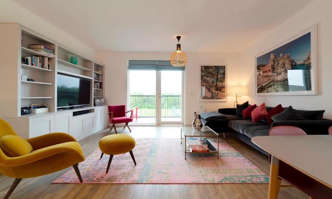 Trumpington Apartment | Pass the Keys Stunning and Spacious Modern Flat - Own Car Park