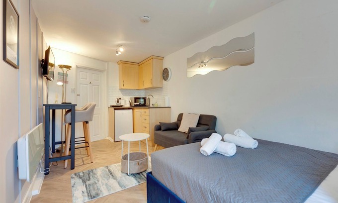 Cambridge Apartment | Pass the Keys | Stylish and modern apartment