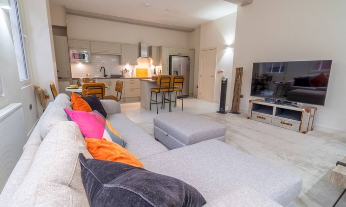 Nottingham City Centre Apartment | Pass the Keys | Super Luxurious 2 bedroom Lace Market Apartment