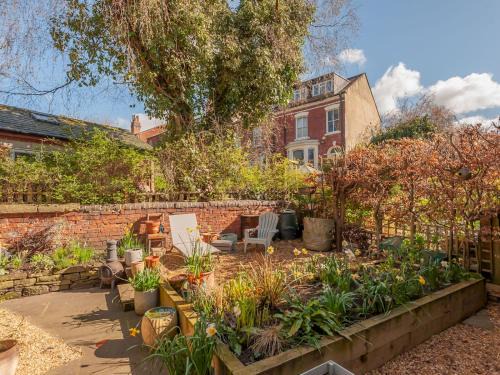 Headingley House | Pass the Keys Wonky Cottage with amazing garden