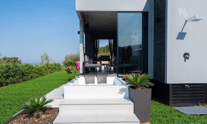 Scarlino Apartment | Passion Suite with Garden and Whirlpool