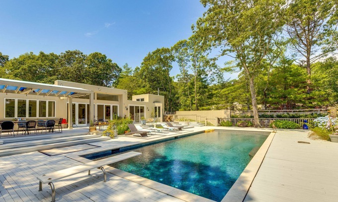 Wainscott House | Pathside Cove by Rove Travel - 4BR Villa with Outdoor Spaces