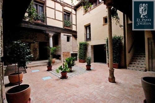 Toledo City Center Apartment | Patio de los Ángeles
