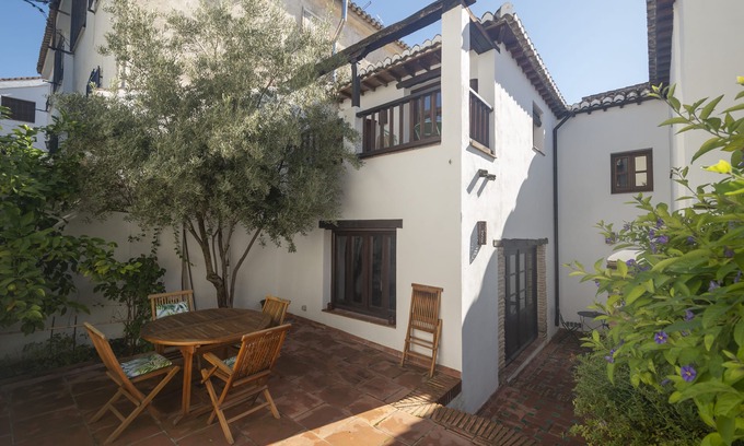 Beiro House | Patio del Olivo, beautiful carmen in the Albaicín