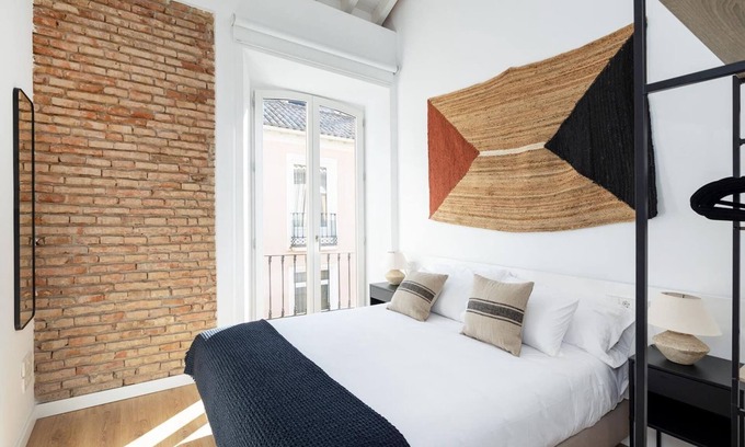 Granada City Center Apartment | Patio Zahorí Boutique Apartments 7