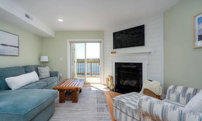 Laconia Condo | Paugus Bay Chalet: Renovated Condo with Prime Lake Winni Location!