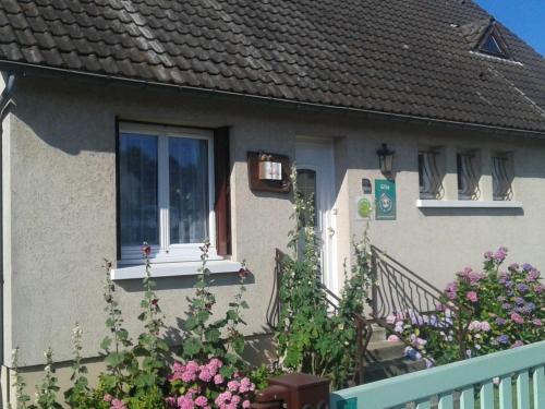 Fontenay-sur-Eure House | Pavillon 5 chambres, jardin privatif, proche Chartres, idéal pour familles et activités nature - FR-1-581-75