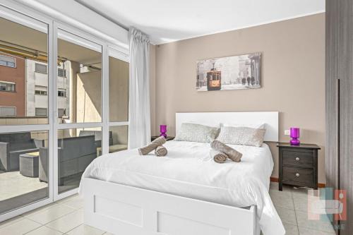 Quarto Oggiaro Apartment | PE19 - Bright & Modern Apartment with Park View -