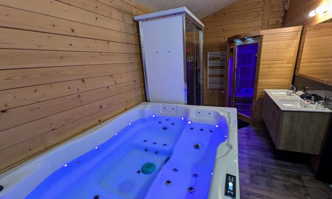 Fougerolles-Saint-Valbert Cottage | Peaceful chalet with spa & sauna in the Vosges