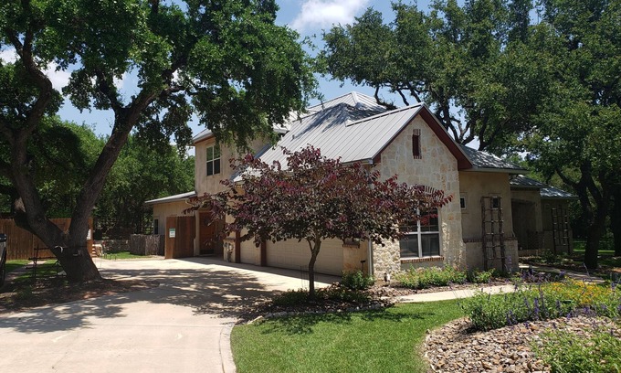 Fair Oaks Ranch House | Peaceful 2 Bd/2 Bath Separate Apt(no shared space)