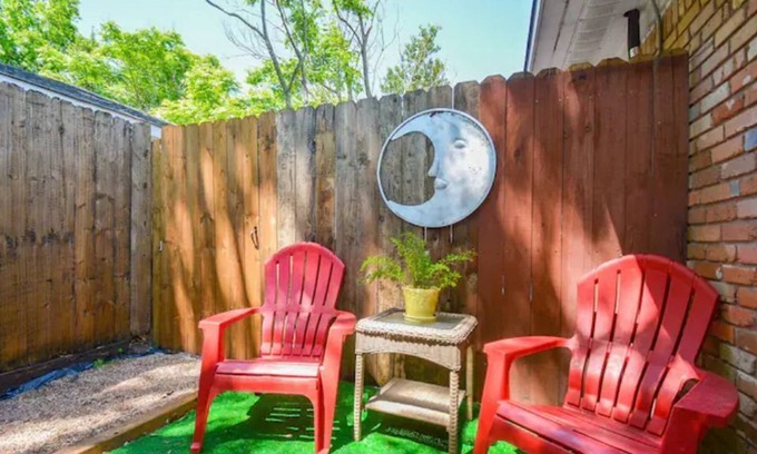 Willow Meadows/Willowbend Area Apartment | PEACEFUL BRIGHT GEM w/Priv. PATIO near Med. Center