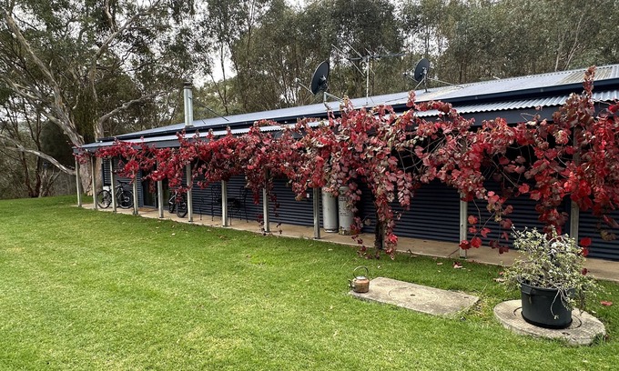 Splitters Creek House | Peaceful Bush Setting 12 Mins to Centre of Albury, a Rustic Retreat