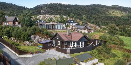 Tysvaer House | Peaceful Cabin In Skrabbavikjå With Fjord View