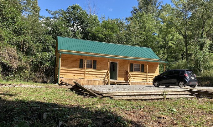 Duff Cabin | Peaceful cabin in the center of riding country!