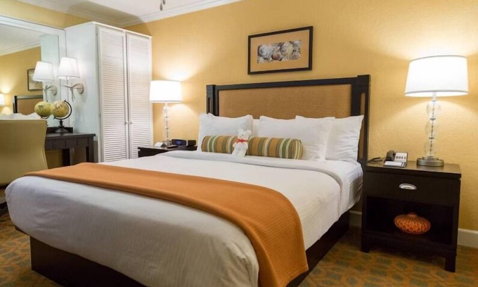 Carlsbad Village Hotel | Peaceful Escape in Carlsbad! 2 Modern Units, Free Parking, Swimming Pool!