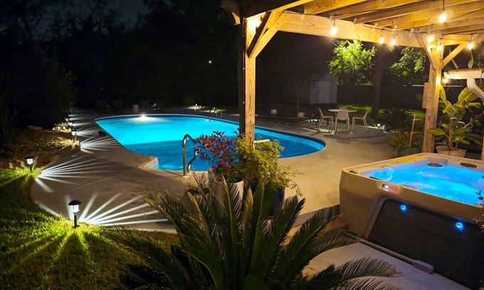East Pensacola Heights House | Peaceful Family Getaway Pool/Hot Tub Near Downtown