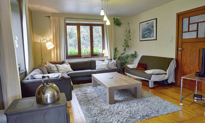 Neucy House | Peaceful Garden Home, Chevron
