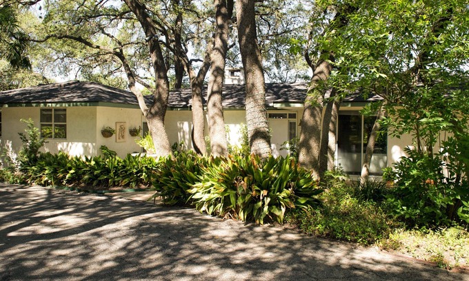 Medical Center District House | Peaceful Garden House on 5-Acre Nature Estate in The Heart of San Antonio