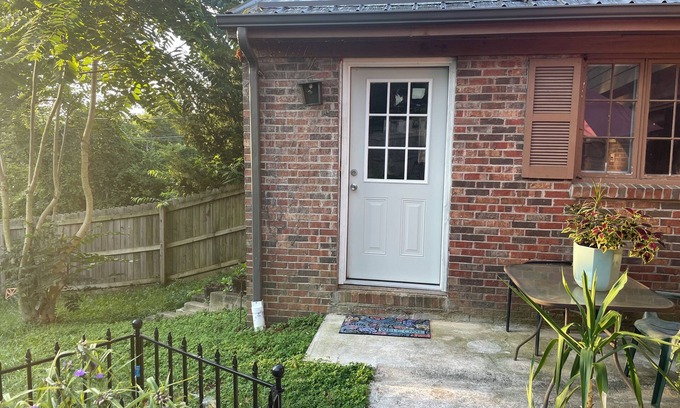 Bristol Apartment | Peaceful Get-Away, Hiking, Lake, Caving, BMS, Birthplace Country Music, Casino
