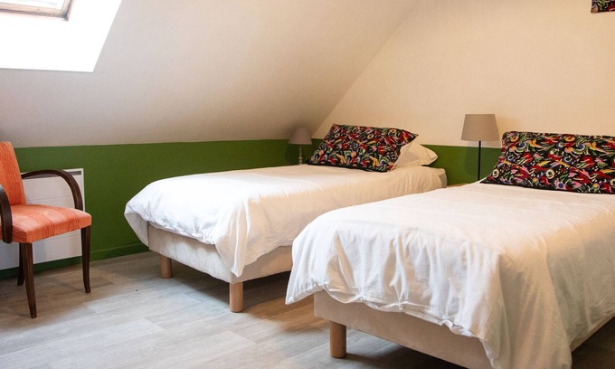 Mareil-sur-Loir Cottage | Peaceful Gîte for 6 near La Flèche Zoo with Garden, BBQ, and WiFi