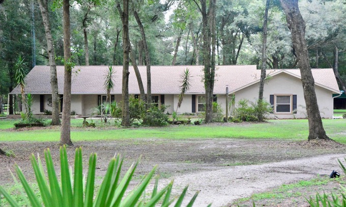 Fellowship House | Peaceful Home 5 miles from WEC and 8 miles from Hits