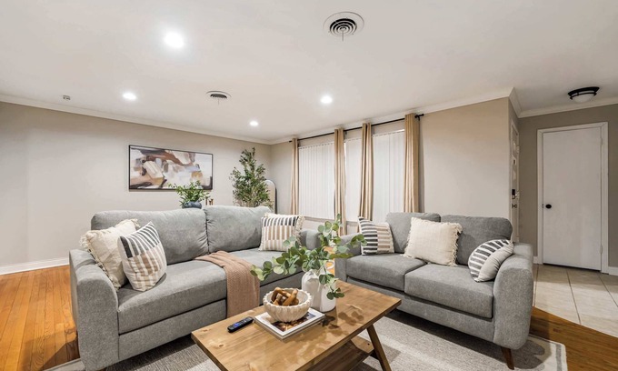 Tinley Park House | Peaceful- Home in Tinley Park