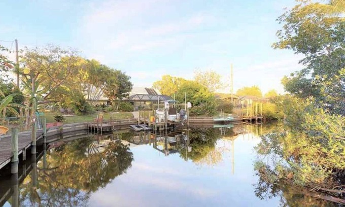 McGregor House | Peaceful House with fenced in backyard